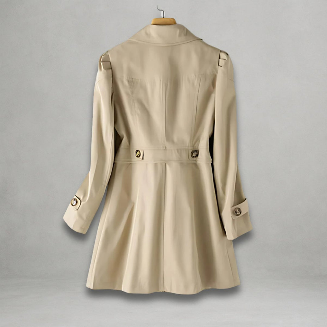 Chic women's single-breasted trench coat, perfect for office wear or city fashion. Elegant transitional outerwear.