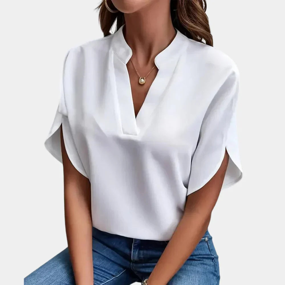 Loose-fit summer blouse for women, airy fabric & short sleeves, casual wear.