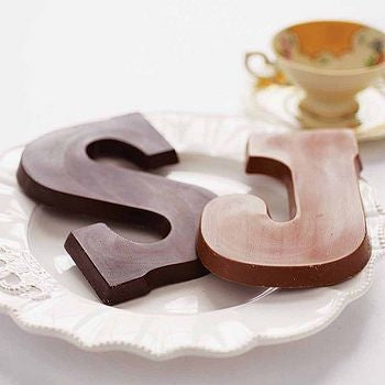 Create personalized chocolate gifts with this flexible 3D silicone letter mold.