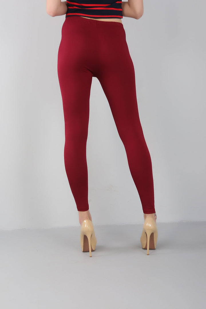 Chic plus-size slim fit leggings in soft bamboo, offering all-day comfort.