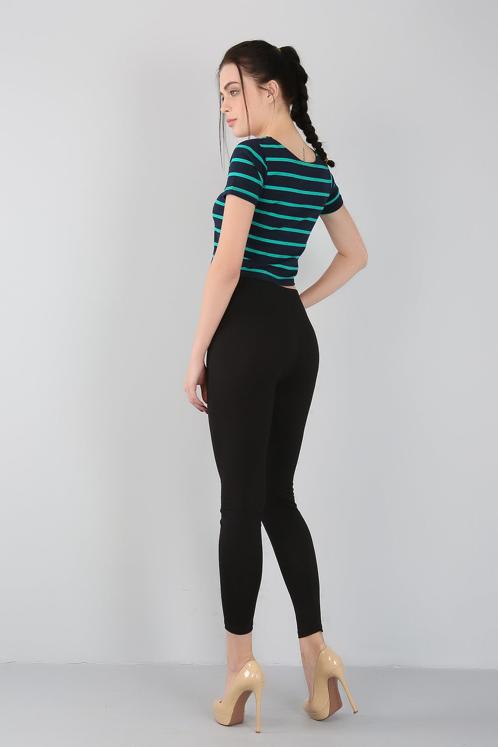 Sustainable bamboo fabric plus-size leggings, slim fit, for conscious fashion.