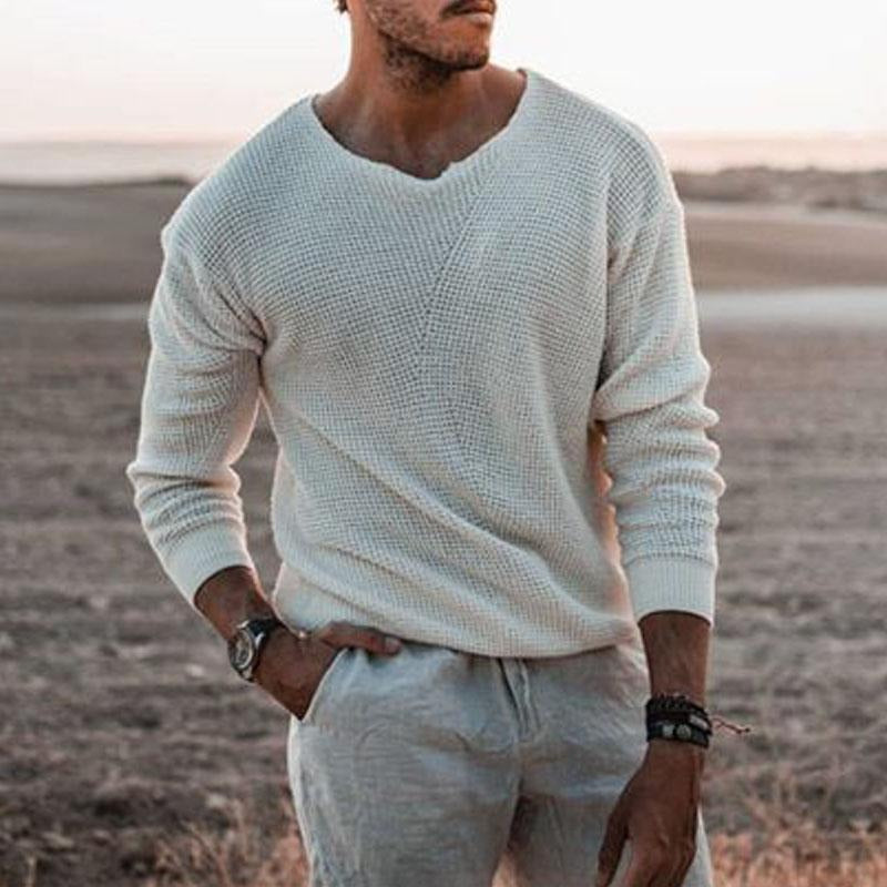 Men's casual warm pullover, cozy everyday knitwear for comfortable winter style. Relaxed fit long sleeve top.