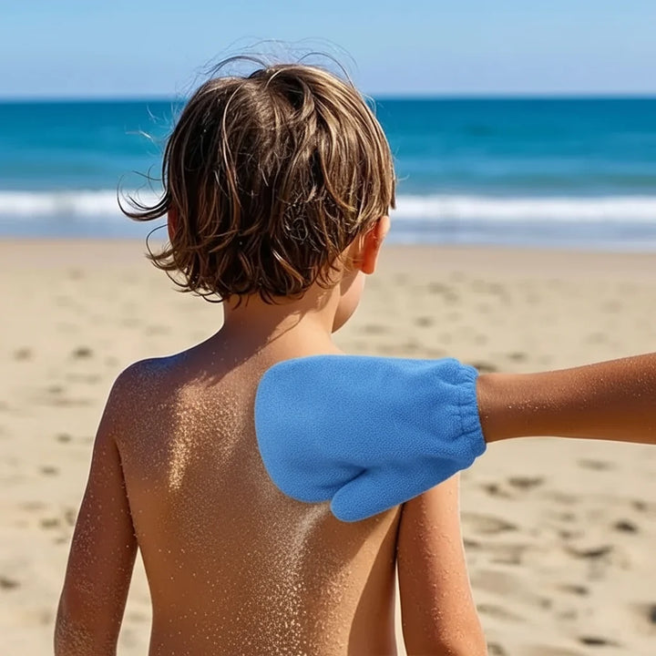 Compact blue unisex quick-dry sand remover mitts. Perfect travel essential for family beach trips & clean skin.