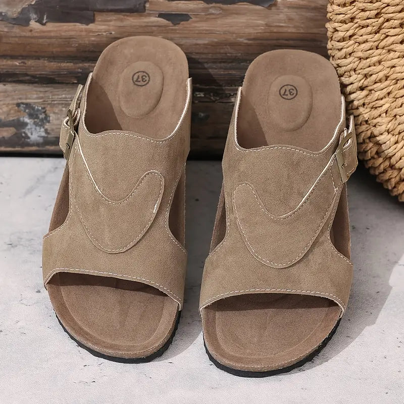 Women's Brindelle comfortable flat sandals, ideal for walking, with a supportive ankle strap.