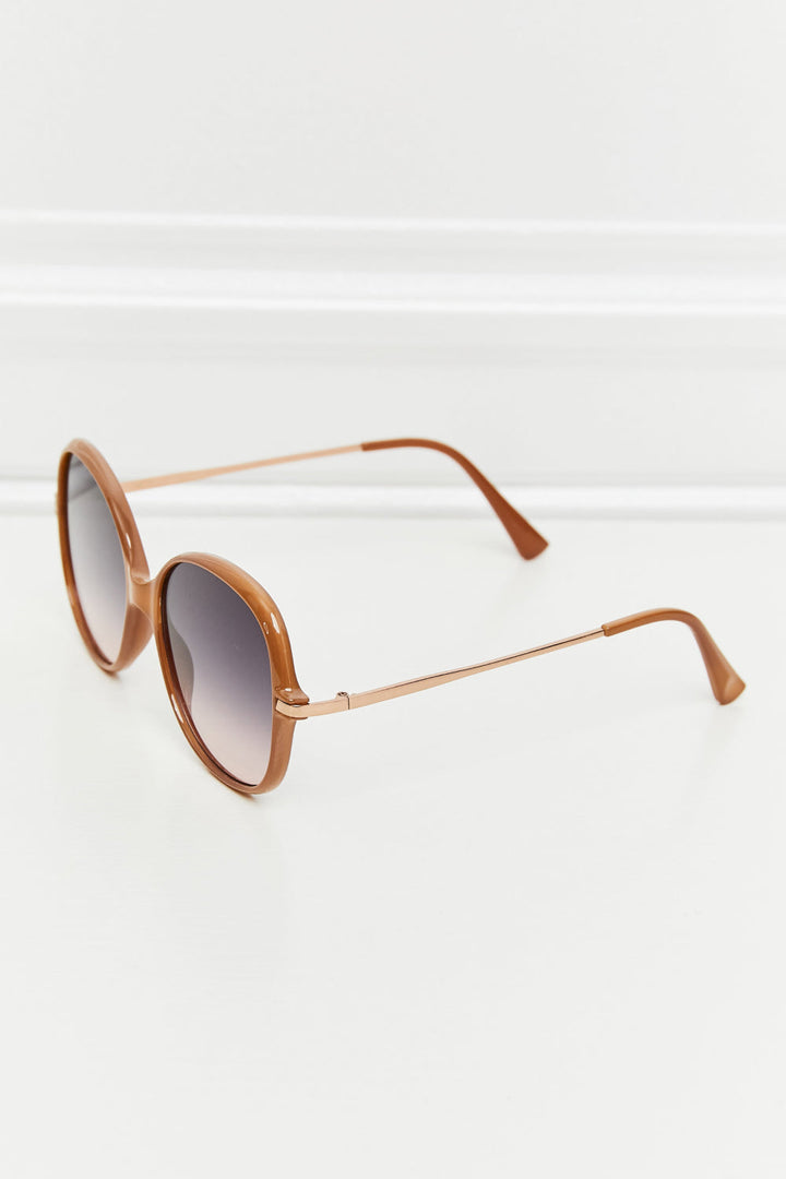 Fashion-forward women's oversized round gradient UV400 sunglasses for a complete stylish look.