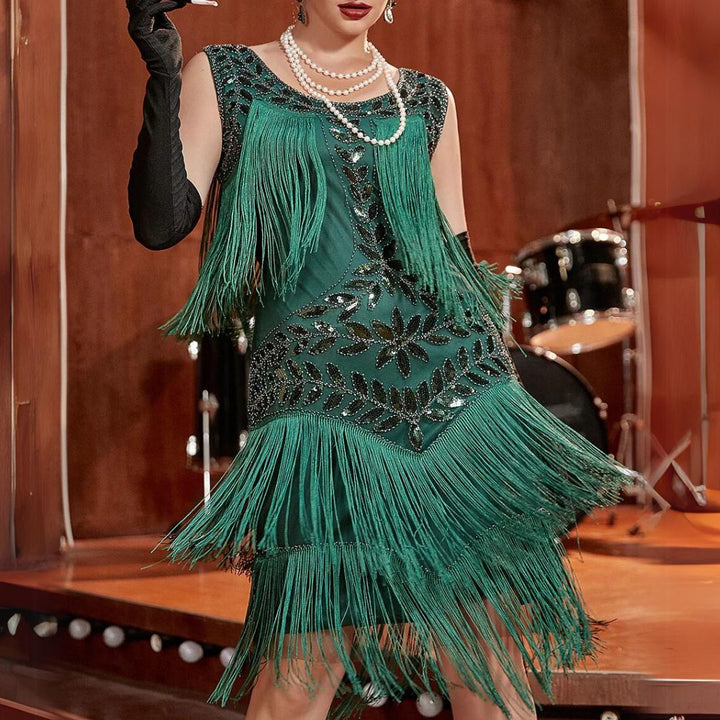 Elegant Gatsby flapper dress with shimmering sequins & dynamic fringe, ideal for special occasions.