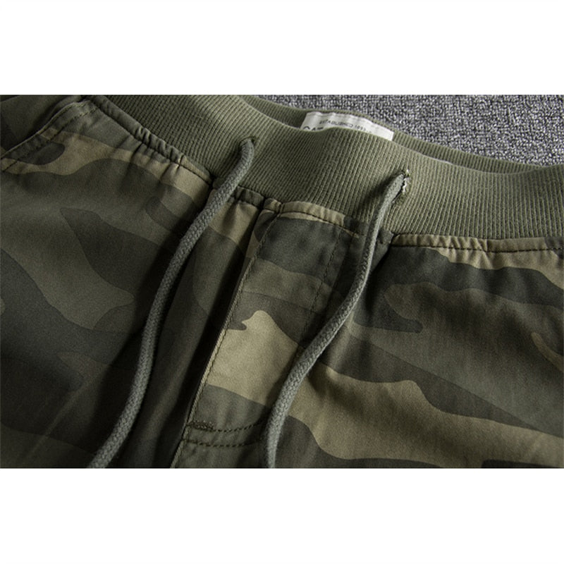 Stylish military print men's camouflage cargo shorts for versatile outdoor adventures & everyday casual fashion.