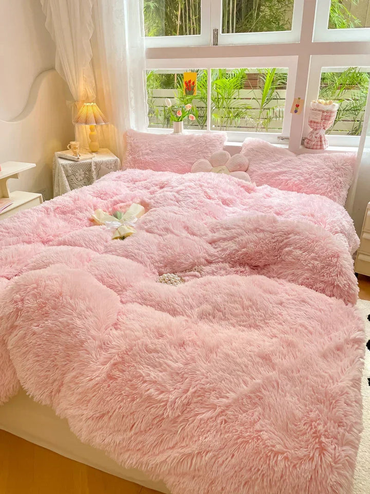 Candy-colored fluffy duvet cover, ultra-soft and cozy for maximum comfort in your bedroom.