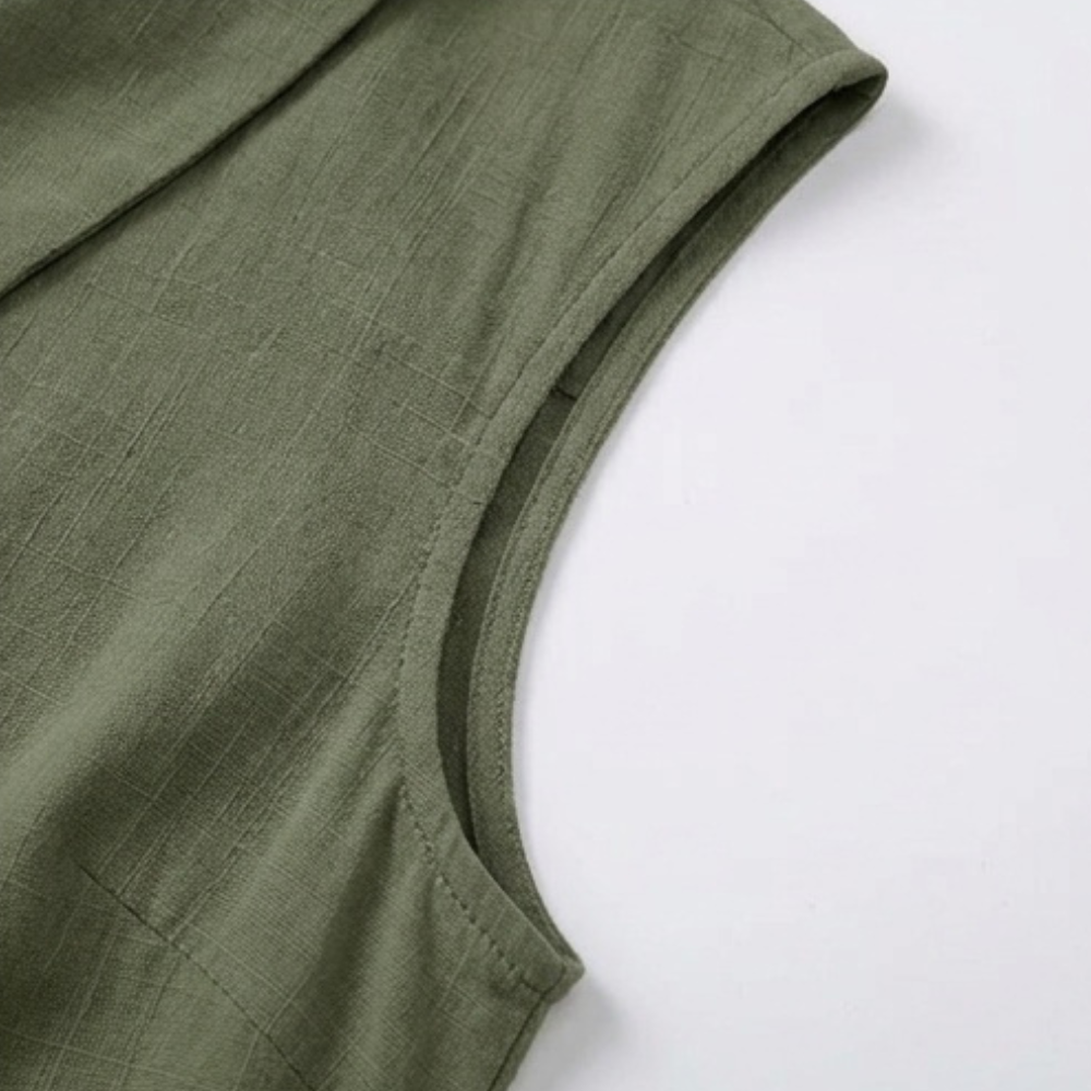 Women's fashion sleeveless collared button-up shirt, a versatile summer top.