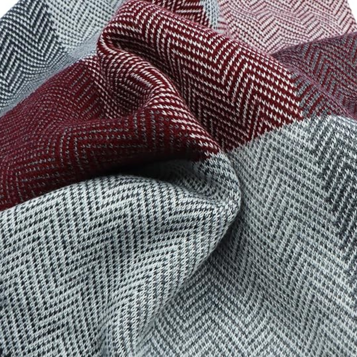 Men's soft cashmere neck warmer, providing elegant warmth for chilly winter days.