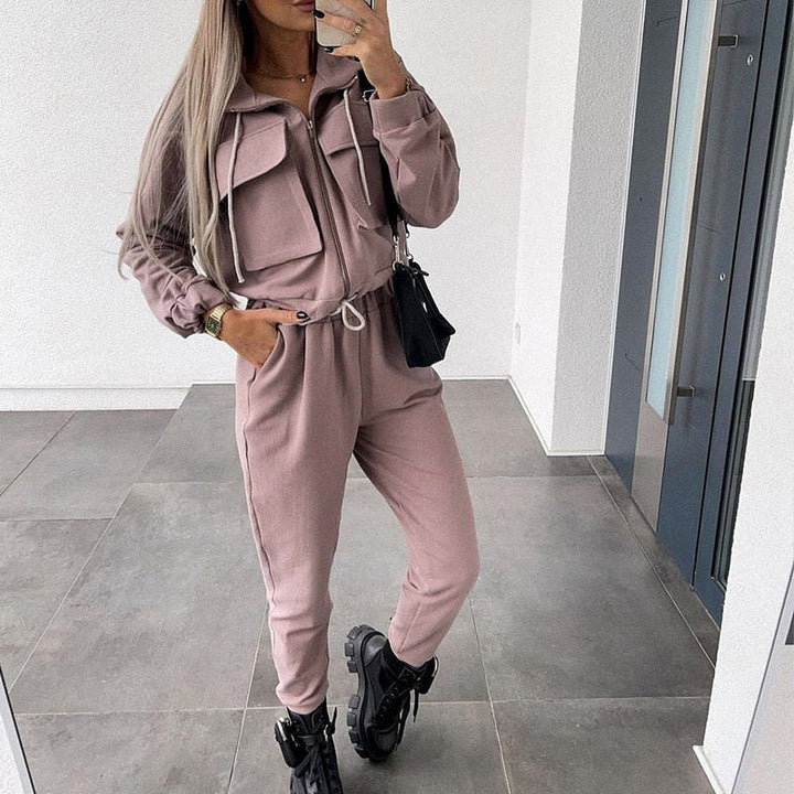 Stylish women's casual jumpsuit for versatile wear, offering ultimate comfort and modern elegance. Perfect summer loungewear.