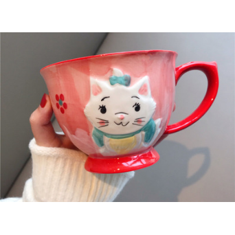 High-quality ceramic soup mug, microwave & dishwasher safe. Features sturdy handle and matching spoon for daily use.