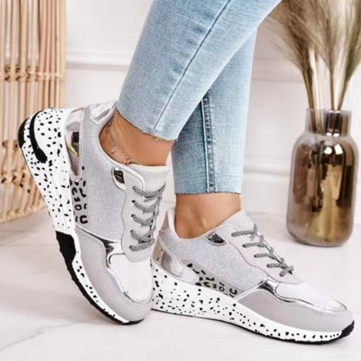 Sporty ChayaSneaks women's lace-up sneakers, ideal for everyday style & active comfort.