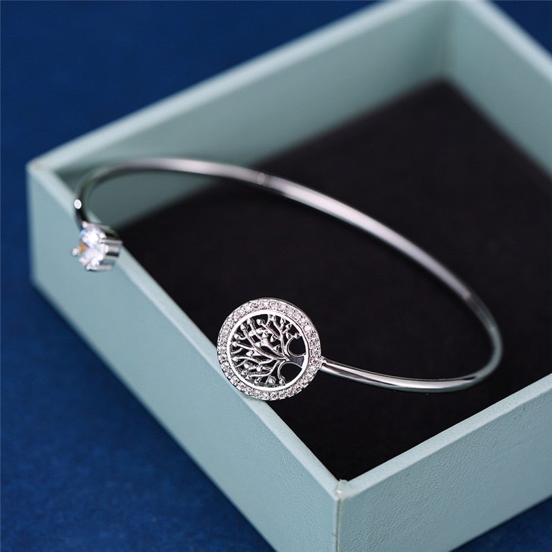 Elegant women's Tree of Life bracelet, adjustable metal jewelry, perfect symbolic gift for any occasion.