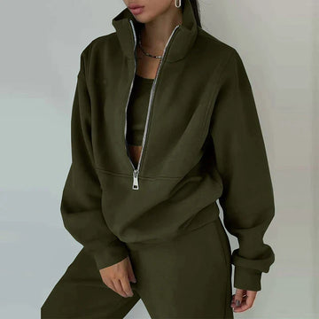 Women's comfortable 2-piece tracksuit set. Versatile for training, yoga, and relaxed casual wear.