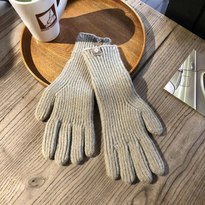 Isolde women's touchscreen winter gloves, cozy and functional.
