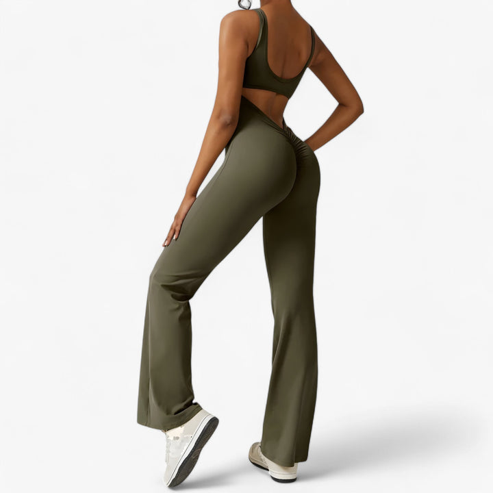Versatile women's jumpsuit, a casual chic staple for comfortable everyday fashion.