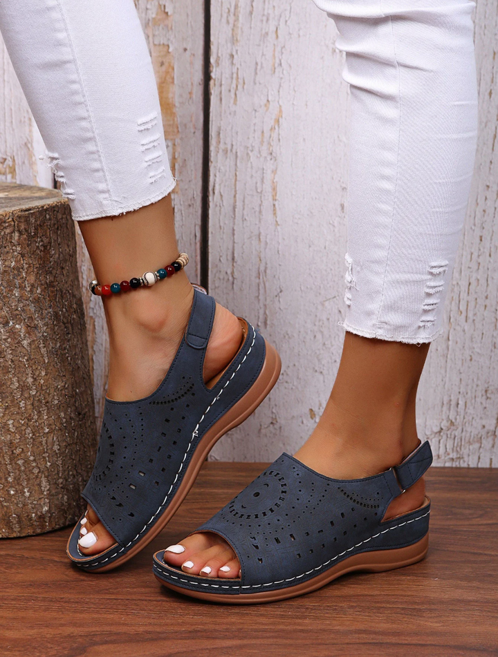 Stylish women's summer sandals with orthopedic arch support, perfect for casual wear and all-day comfort.