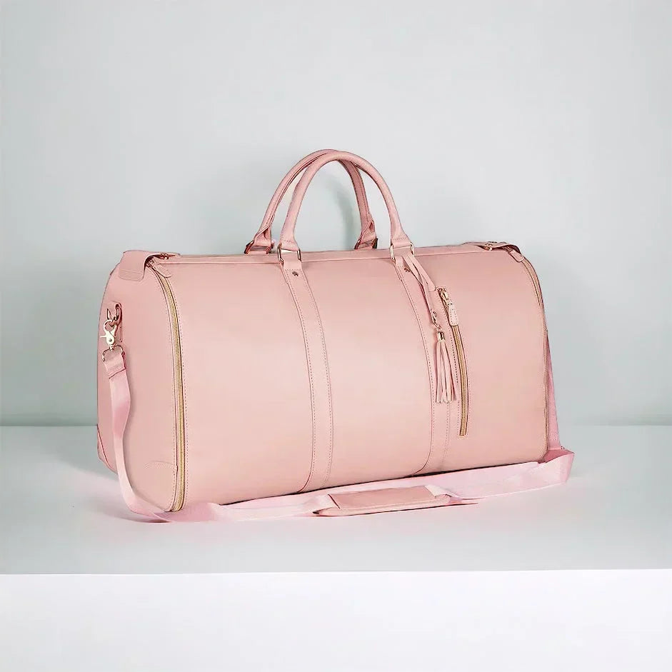 Vegan leather garment duffel bag, wrinkle-free, ideal for business trips. Compact carry-on luggage.