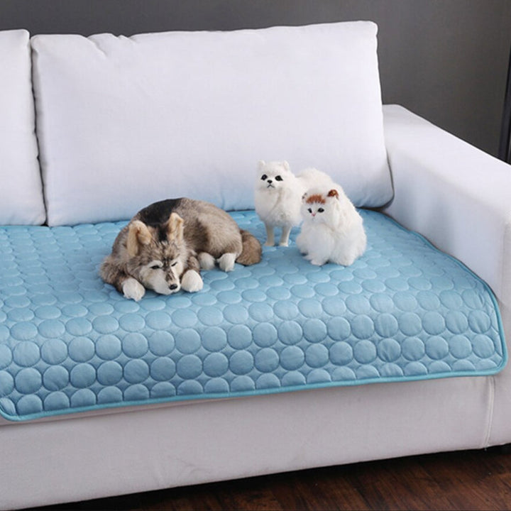 Washable & breathable self-cooling pet mat, comfortable summer bed for dogs & cats.