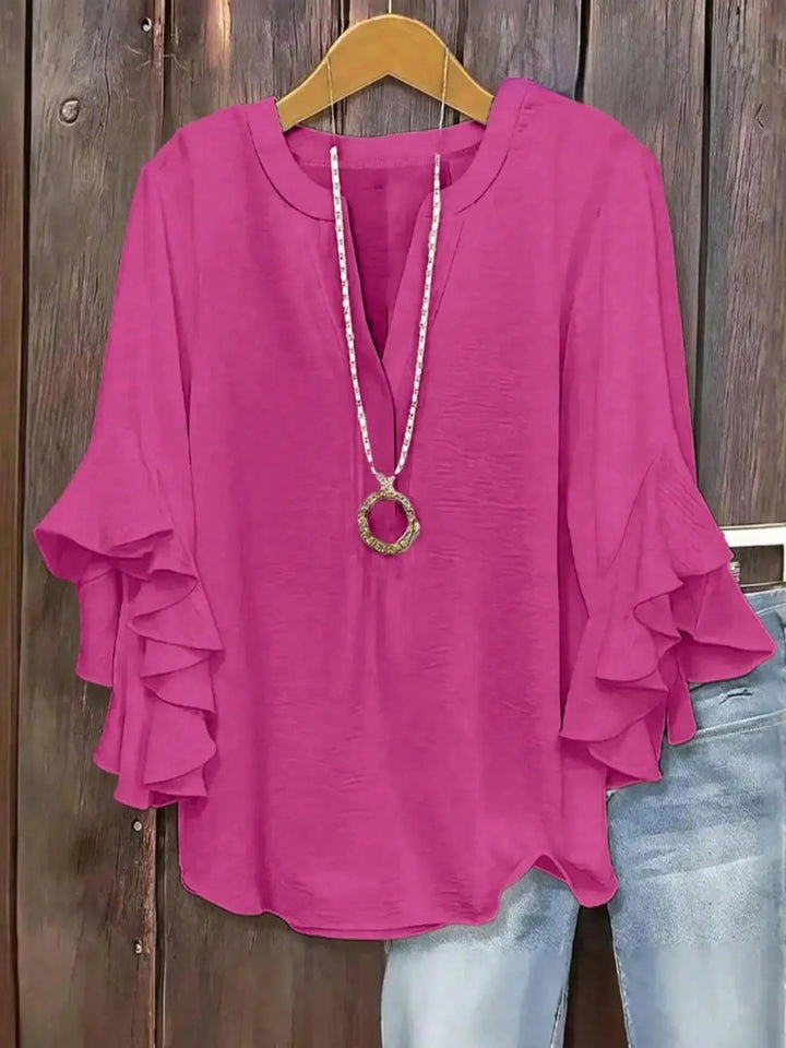 Versatile women's top: V-neck short sleeve blouse for relaxed everyday fashion.