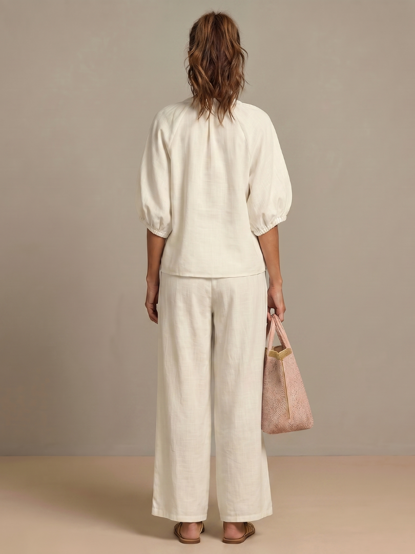 Stylish women's co-ord set for spring/summer, featuring elegant wide leg pants & a zip top.