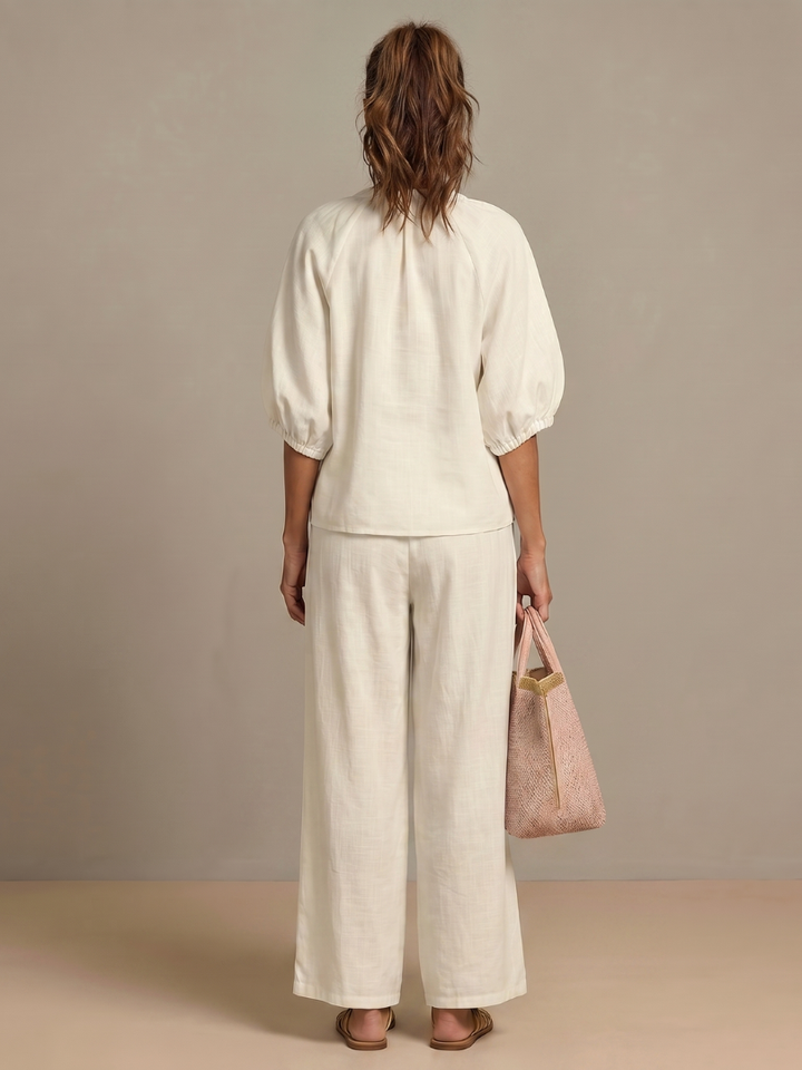 Stylish women's co-ord set for spring/summer, featuring elegant wide leg pants & a zip top.