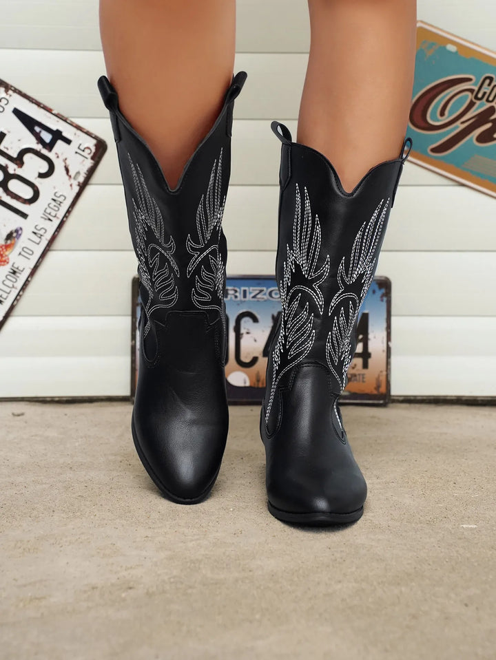 Comfortable women's Western boots, pointed toe, ideal for everyday urban style.