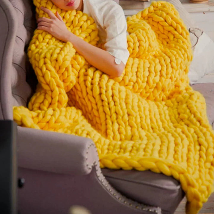 DIY chunky wool yarn, 1000g, for super soft blankets. Create cozy home decor with this XL yarn.