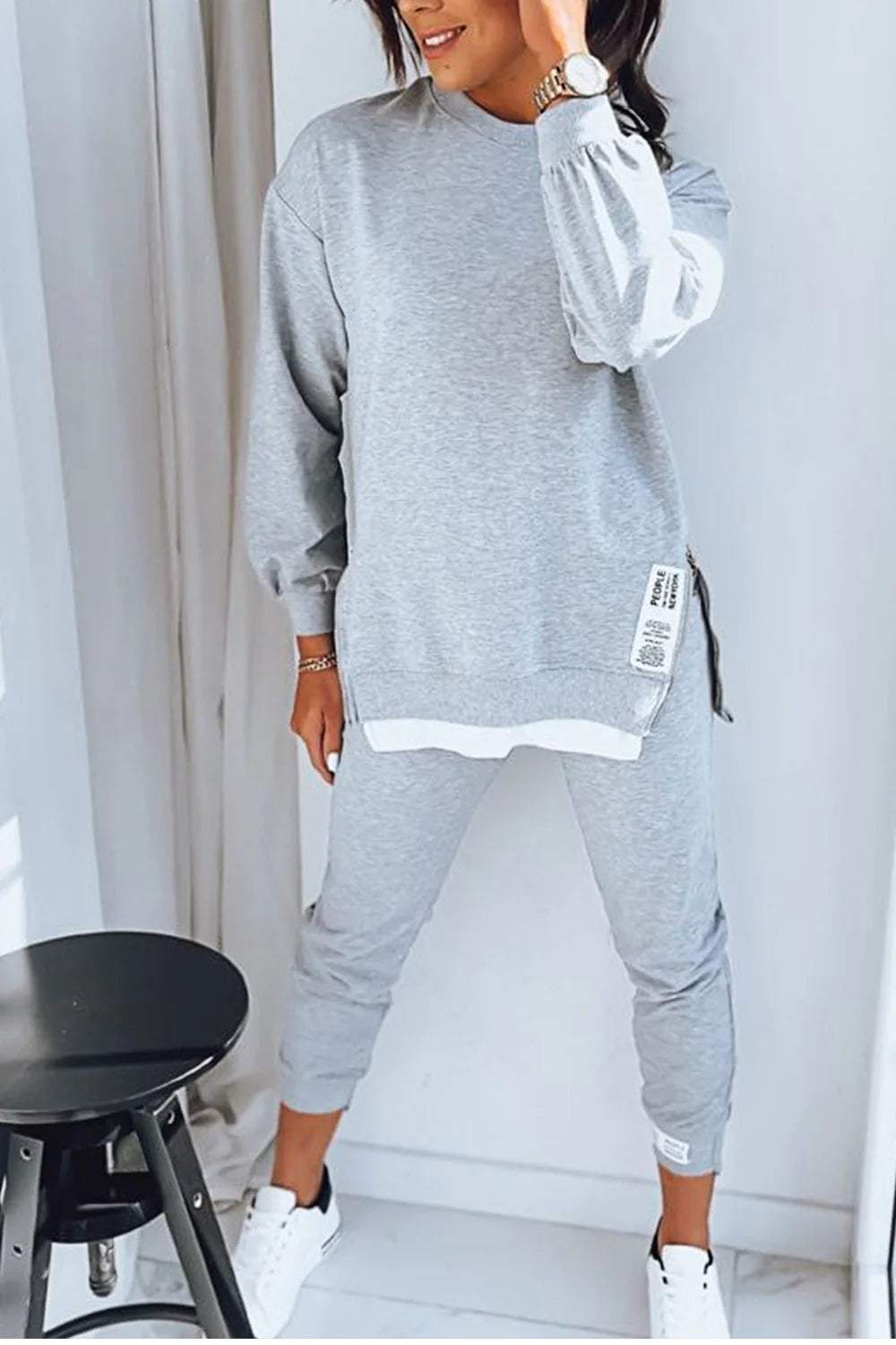 Women's comfortable loungewear set, relaxed fit tracksuit in soft fabric.