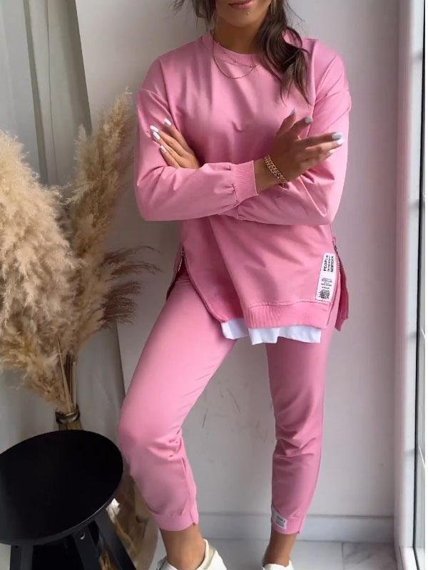 Cozy women's two-piece loungewear set for ultimate comfort & relaxation.