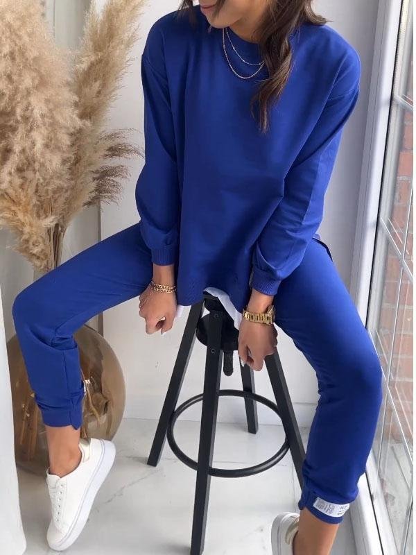 Easy care women's loungewear set, comfortable relaxed fit tracksuit for daily use.
