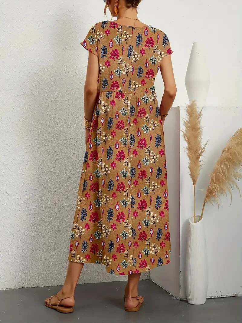 Comfortable women's short sleeve printed maxi dress, ideal for a casual day or versatile summer fashion.
