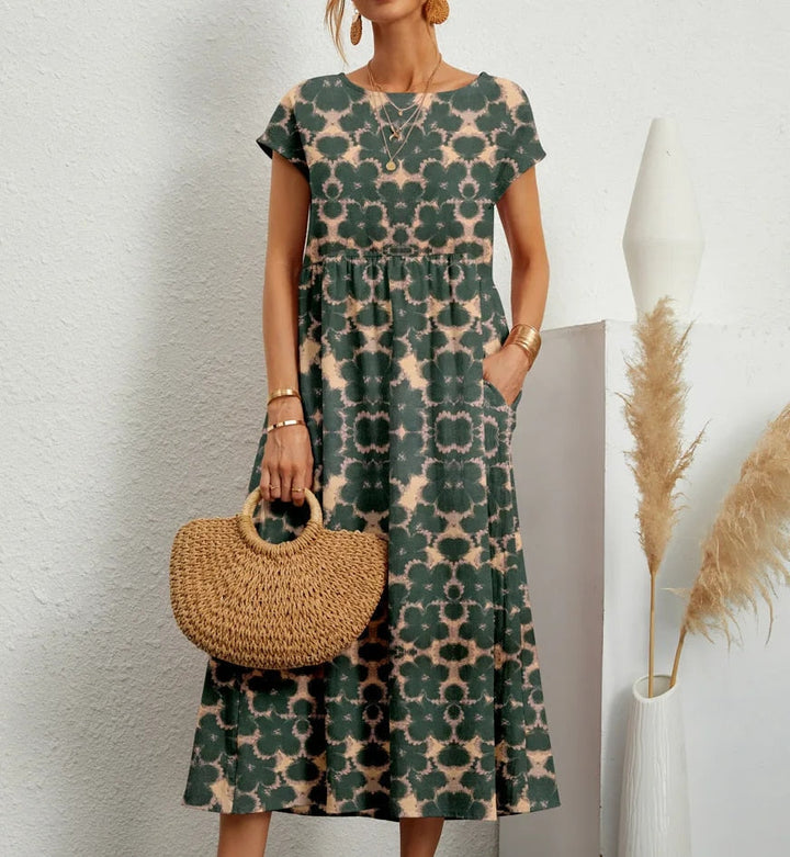 Fashionable women's printed maxi dress with a round neck and short sleeves, an ideal A-line summer dress.