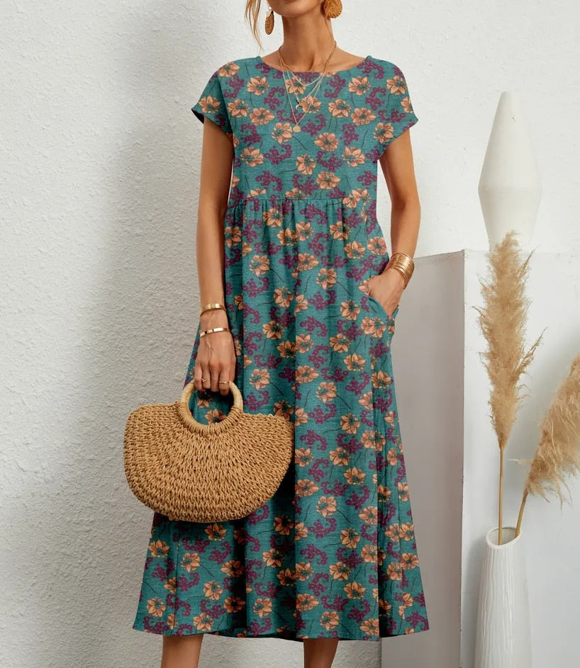 Elegant women's printed maxi dress. Round neck, short sleeves, comfortable A-line fit for versatile summer wear.