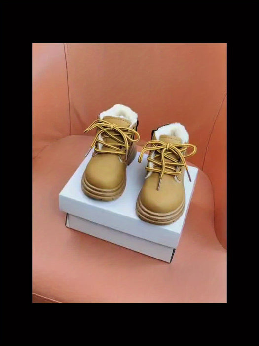 Essential boys' waterproof winter boots. Warm lining, durable construction, and a reliable grippy sole.