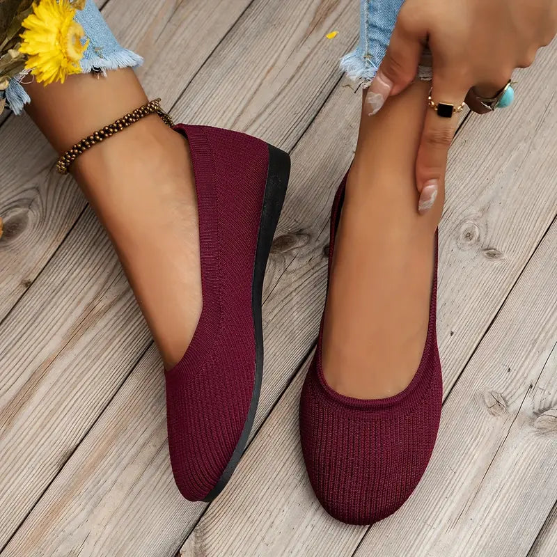 Elegant women's slip-on sandals, comfortable and non-slip, perfect casual footwear.