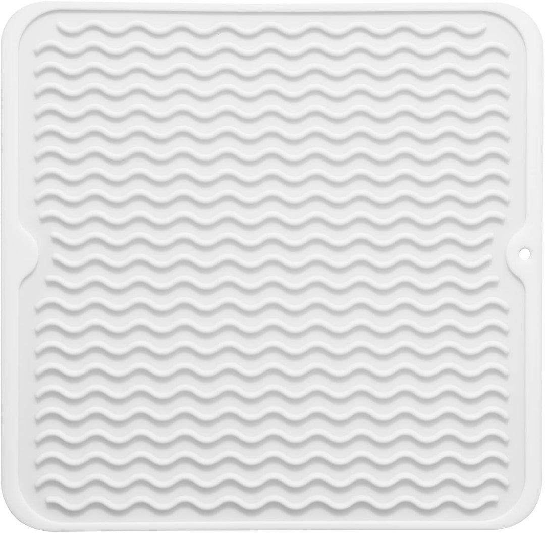 Quick-dry silicone mat for dishes, featuring a unique ridged design for aeration.