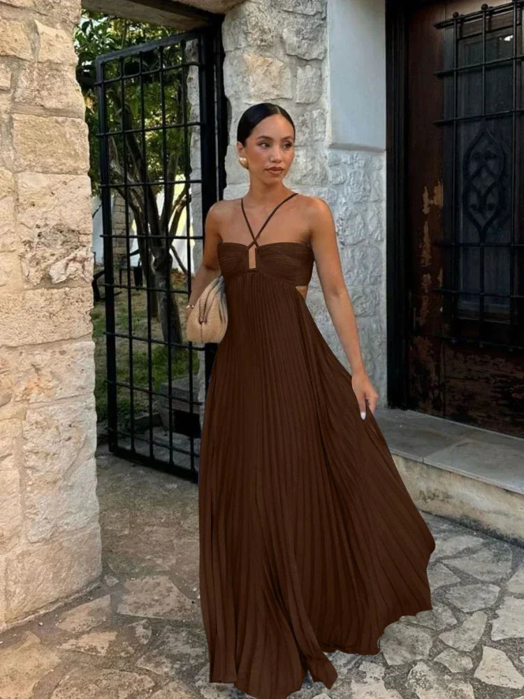 Elegant women's pleated maxi dress, versatile for formal or casual occasions. Flowing, long summer fashion.