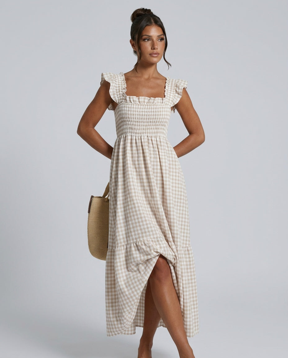 Casual women's gingham maxi dress with a refined look, elegant ruffle sleeves, ideal for vacation.