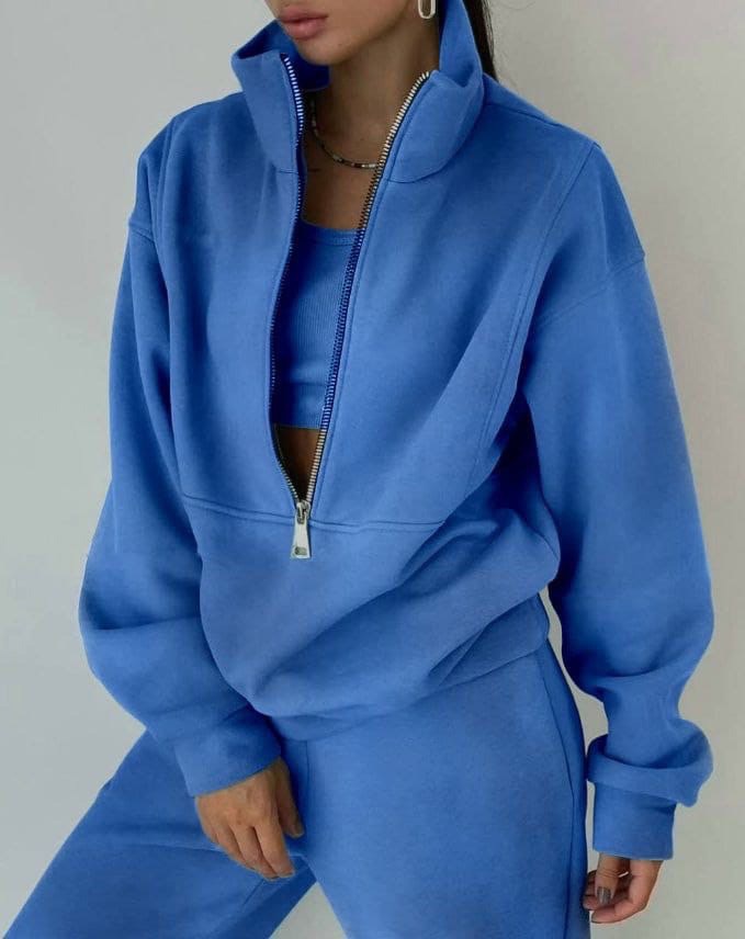 Women's Evy two-piece cozy lounge set. A comfortable fleece matching outfit for relaxed casual wear and ultimate comfort.