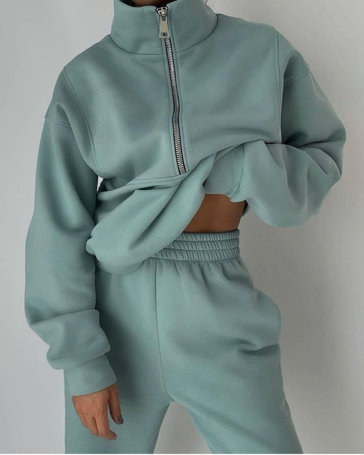 Women's Evy cozy fleece lounge set, a two-piece matching outfit for ultimate comfort and relaxed casual wear.