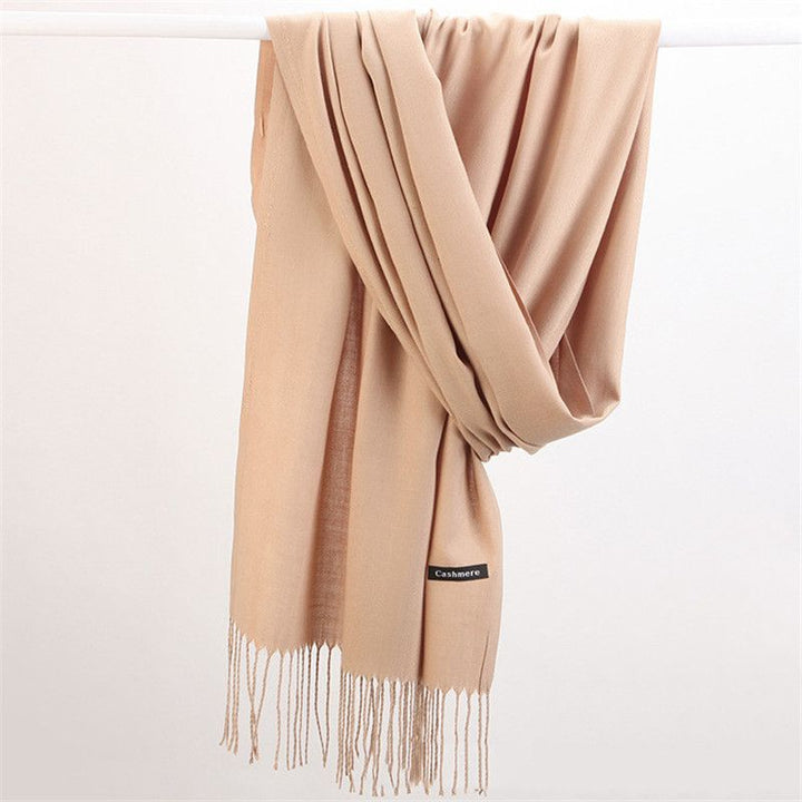 Stylish women's cashmere scarf, a warm and elegant accessory for any outfit. Soft and luxurious.