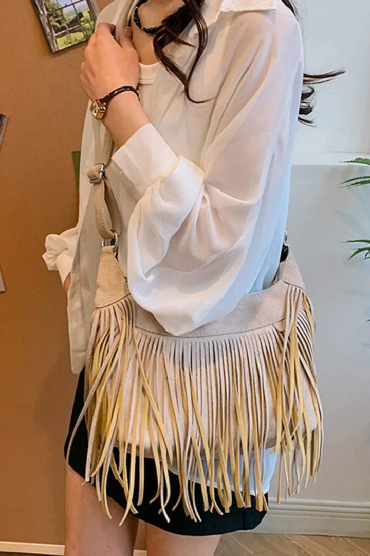 Women's compact fringe bag, a fashionable suede crossbody suitable for various occasions.