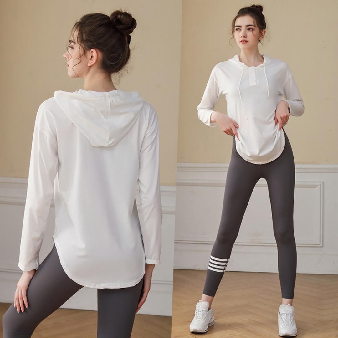 Comfortable women's activewear set with warm full-zip jacket & flexible high-waist leggings for gym & fitness.