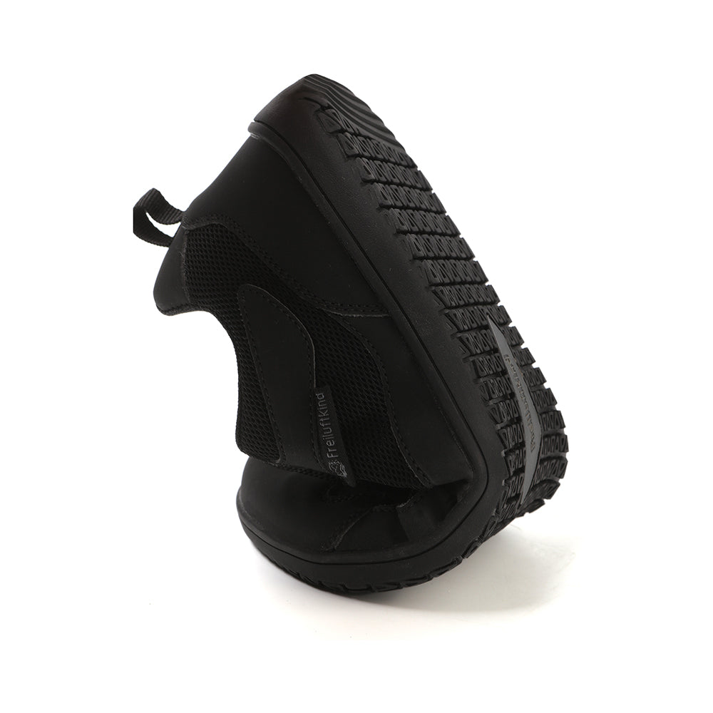 Performance women's barefoot trainers, lightweight & water-resistant for active outdoor pursuits.