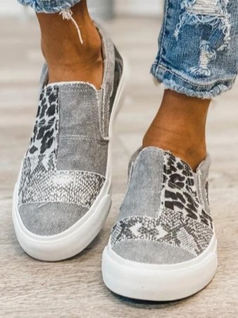 Elastic women's slip-on shoes, great for comfortable, everyday walking. Anti-slip sole.
