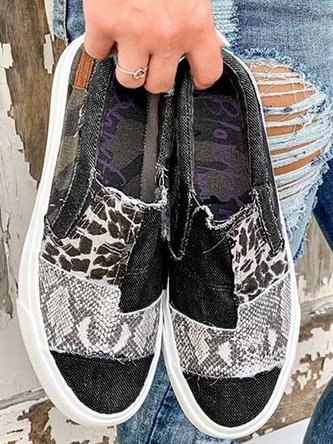 All-season women's slip-on shoes, comfortable and versatile for daily casual wear. Elastic fit.