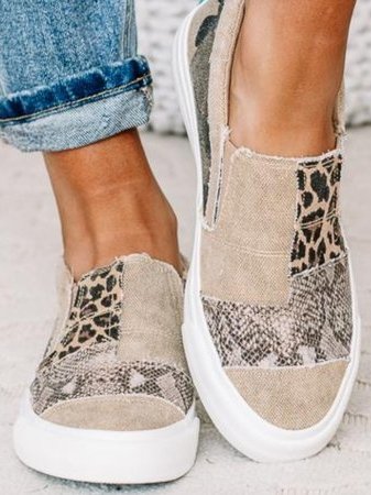 Women's comfortable slip-on sneakers, ideal for daily wear. Easy elastic design.