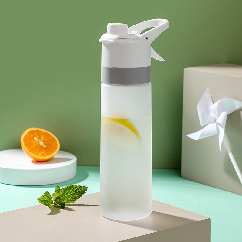 Girls' active lifestyle bottle: Misting spray for hydration during any activity.